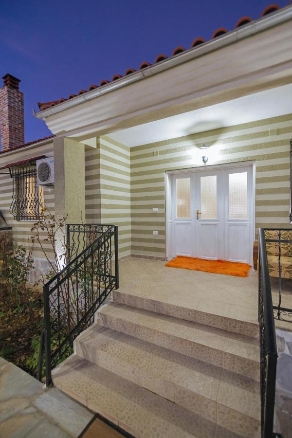 Vila 1 Korce Extérieur photo