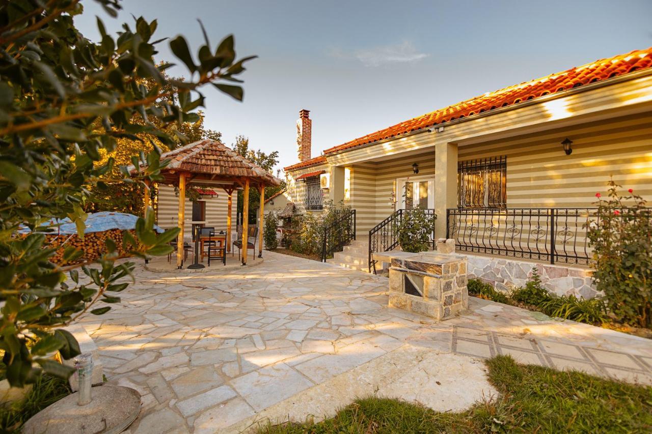 Vila 1 Korce Extérieur photo